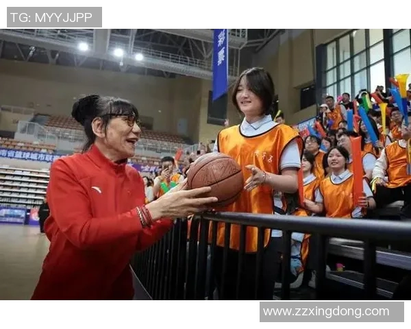 篮球场上的女明星风采与魅力交织的精彩瞬间 篮球场上的女明星风采与魅力交织的精彩瞬间